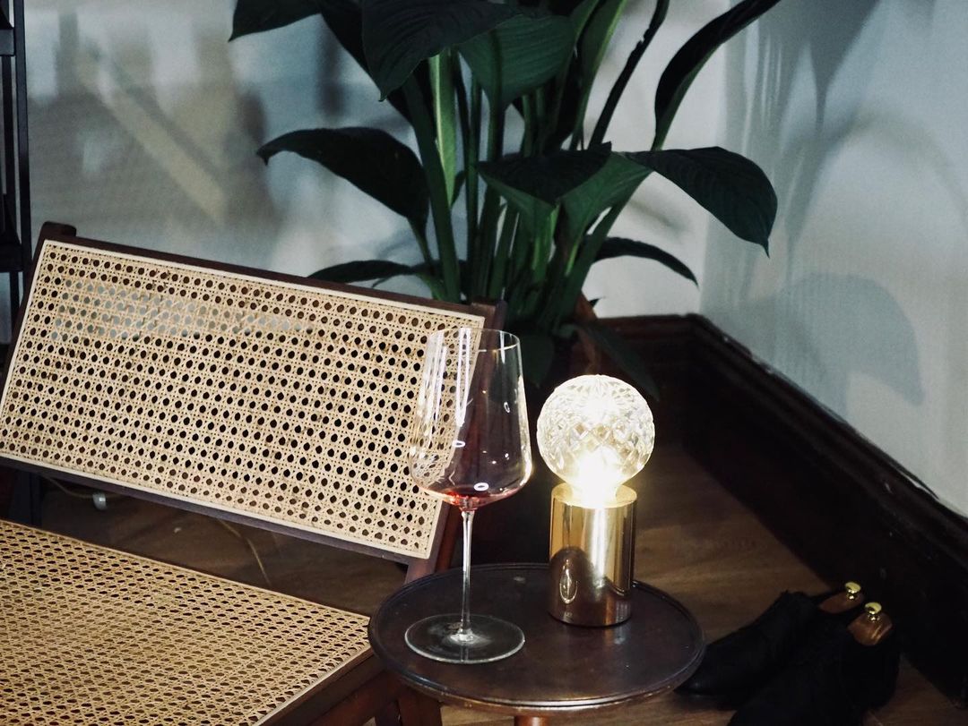 LED Table Lamp with Crystal Bulb