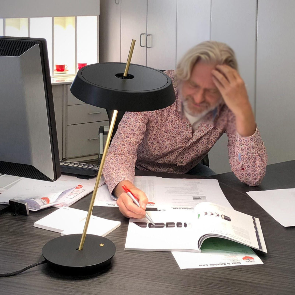 Round Base Desk Light by