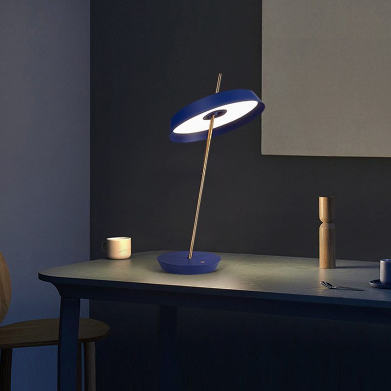 Round Base Desk Light by