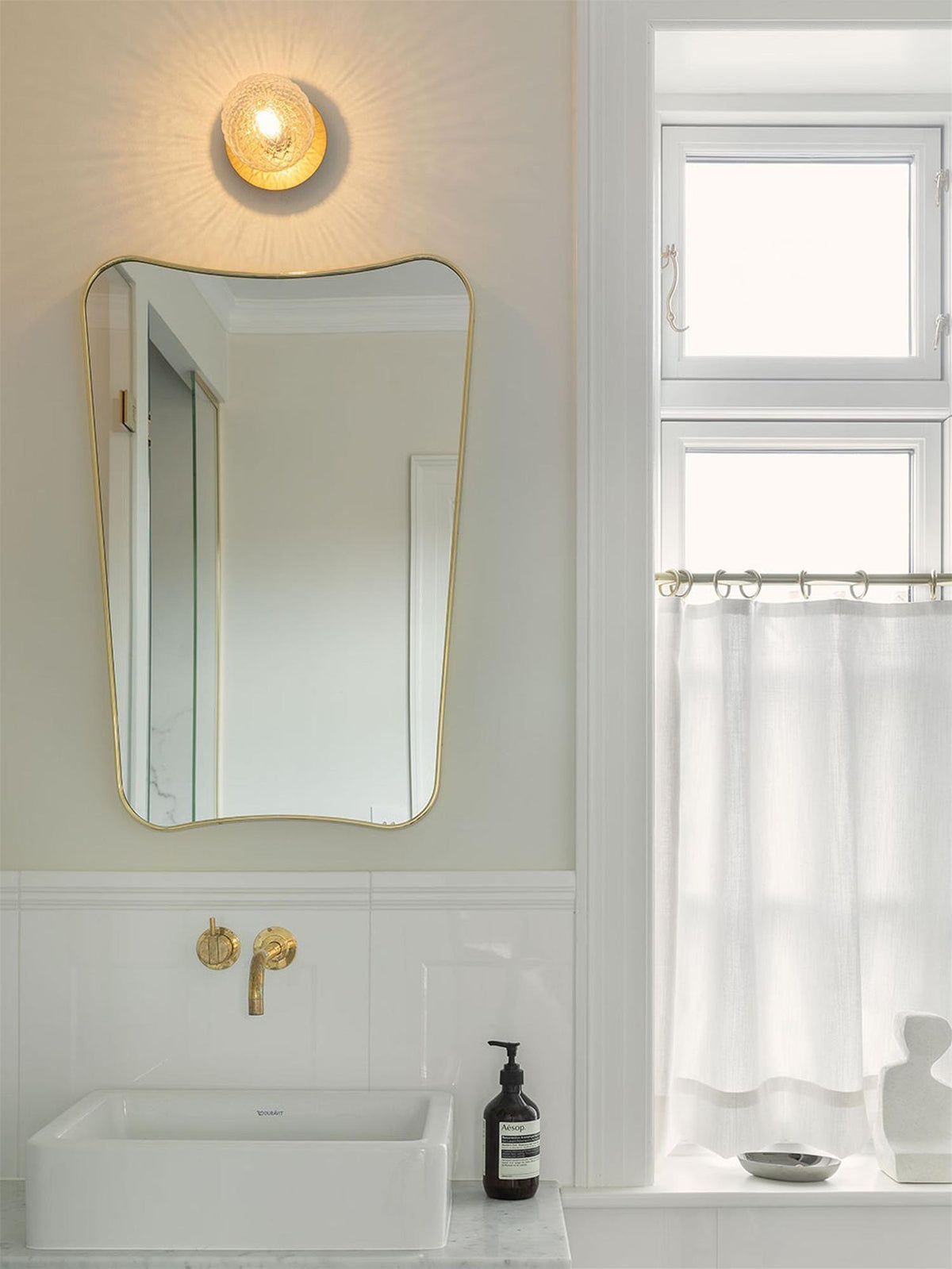 liila-wall-lamp