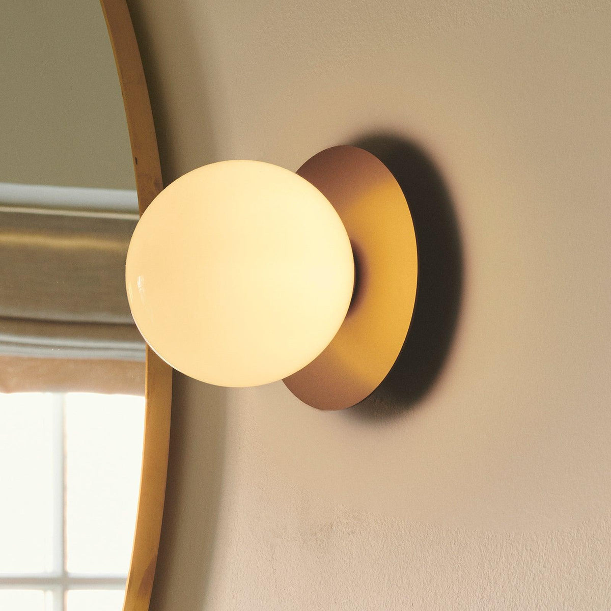 liila-wall-lamp