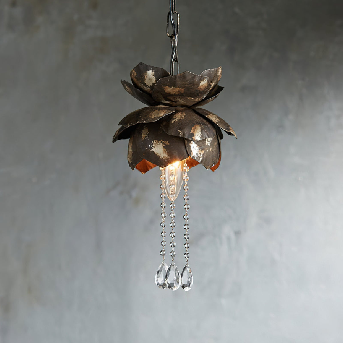 lotus-feldman-pendant-lamp