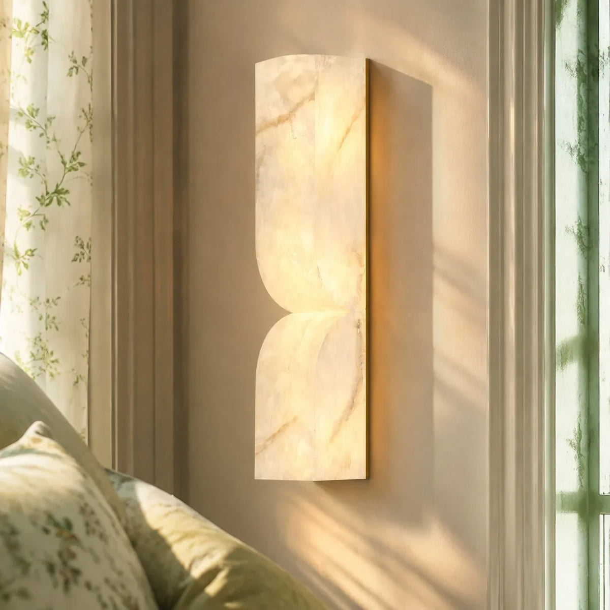 perysse-modern-sculptural-alabaster-wall-lamp