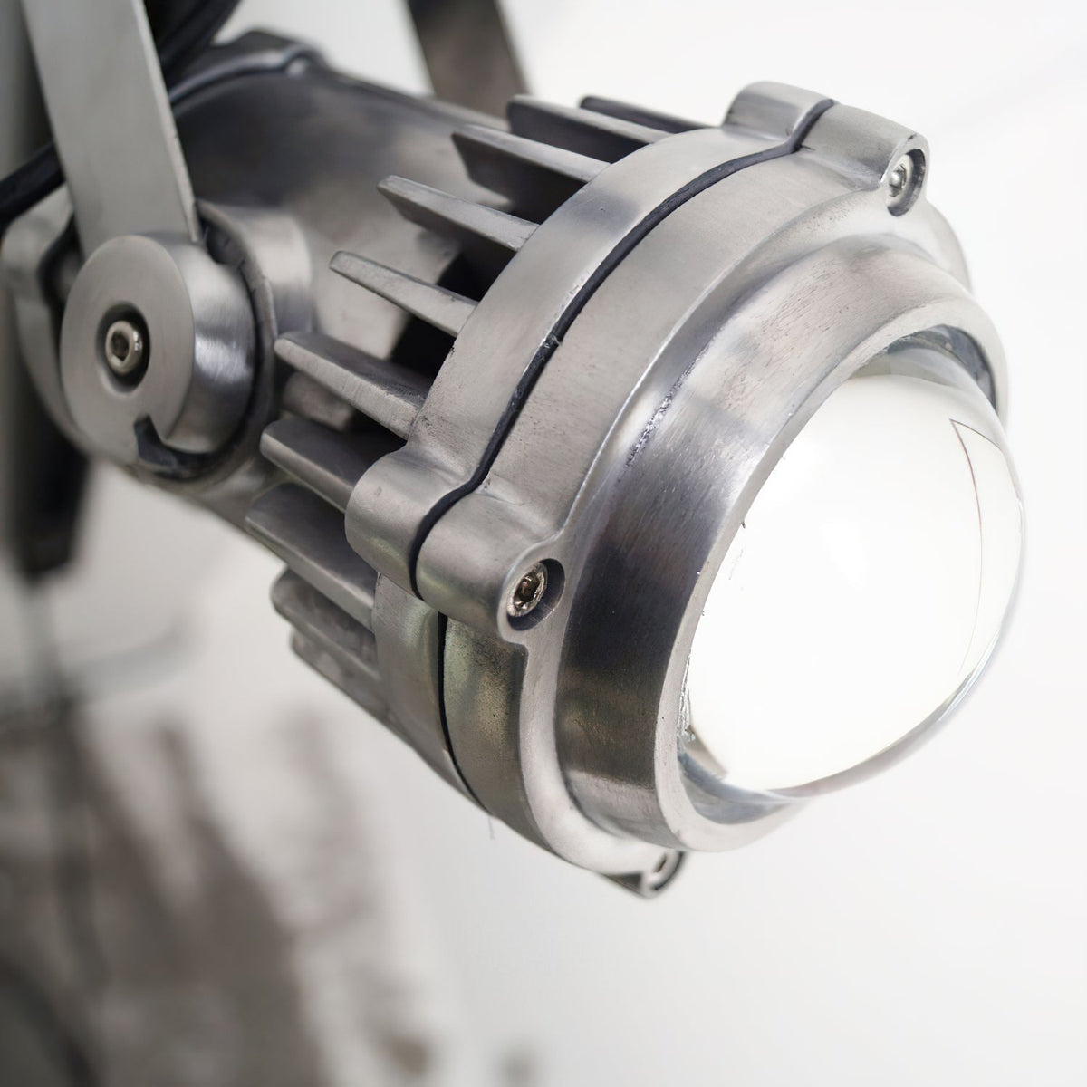 retro-industrial-aluminum-spotlight