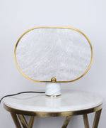 Table lamp with screen desi