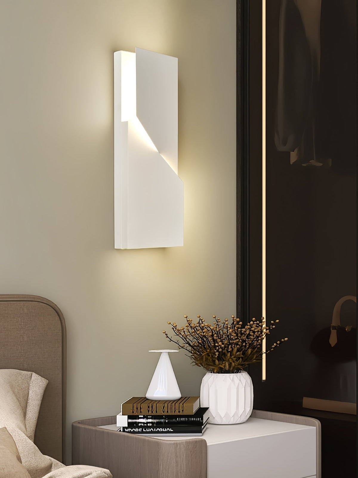 Shadows Charging Grand Sconce