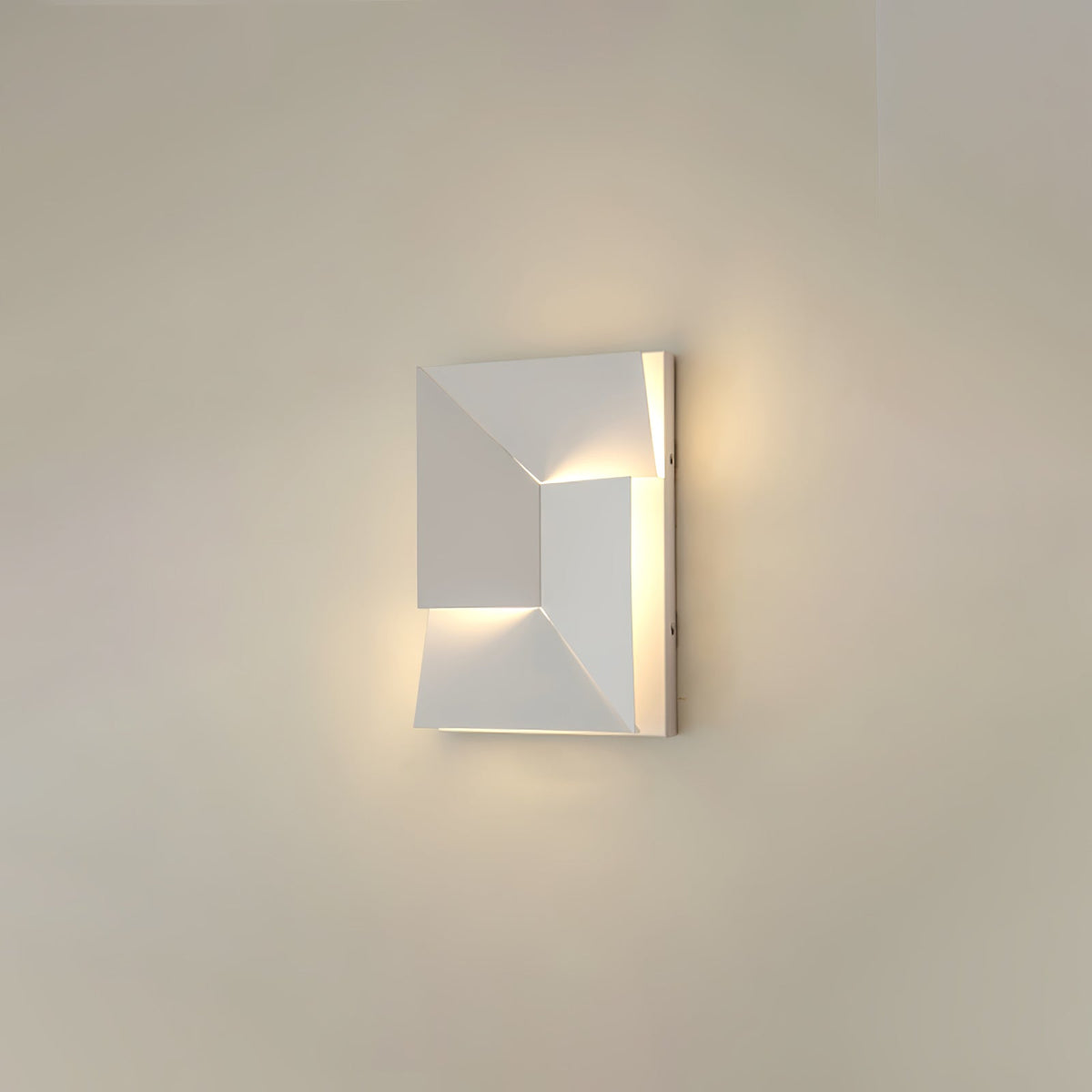 Shadows Charging Grand Sconce