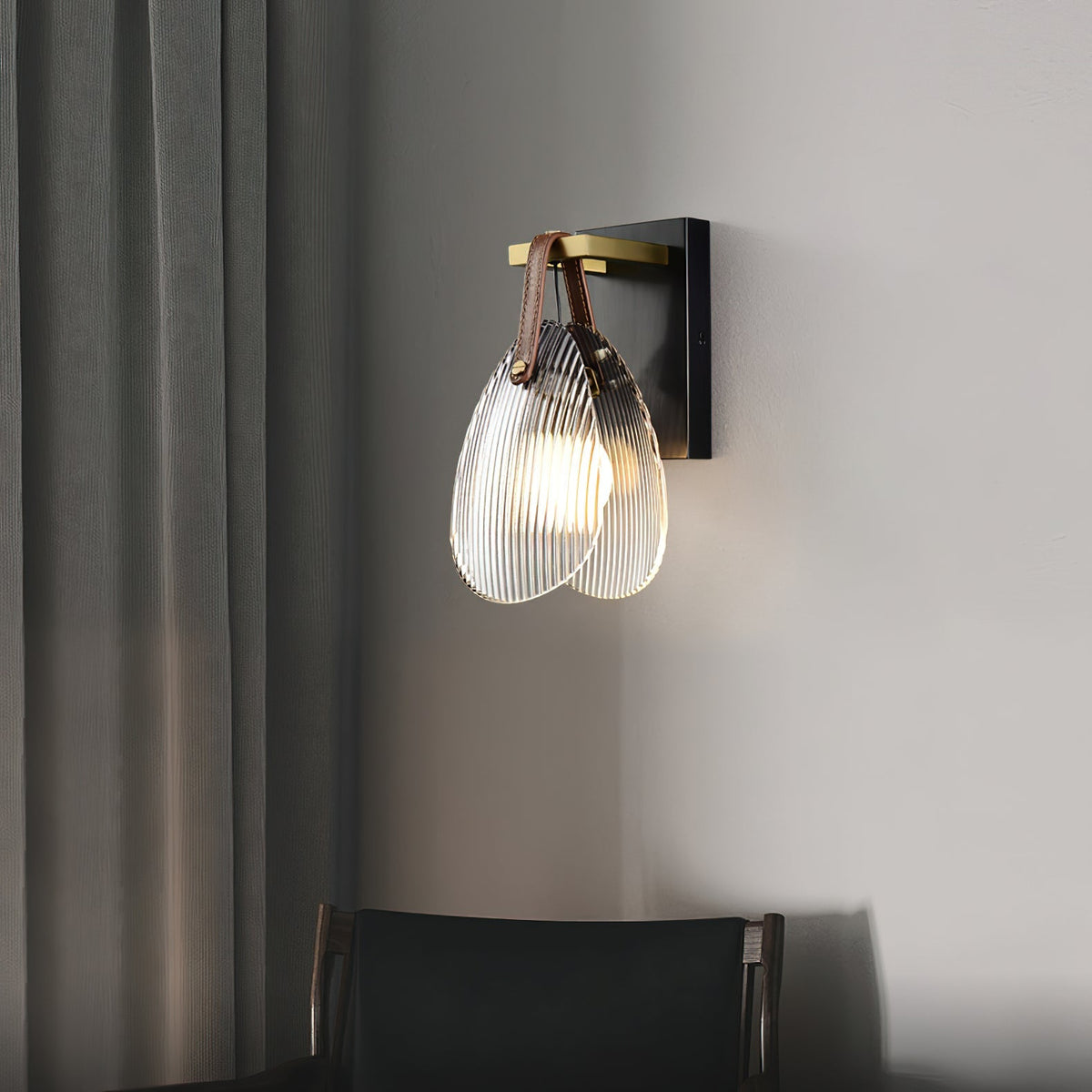 shell-glass-wall-lamp