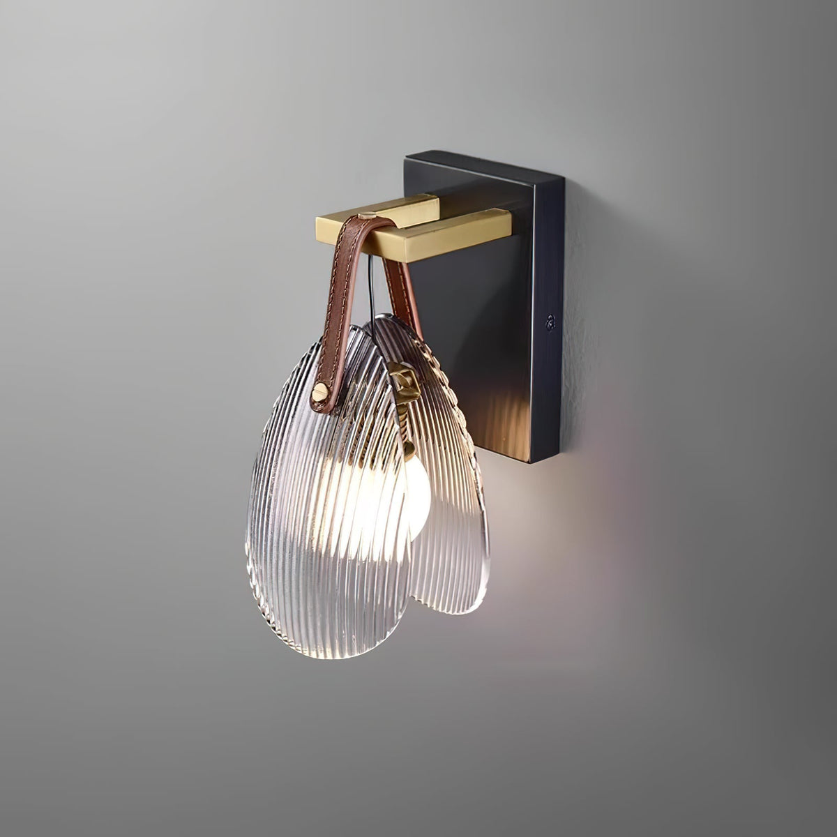 shell-glass-wall-lamp