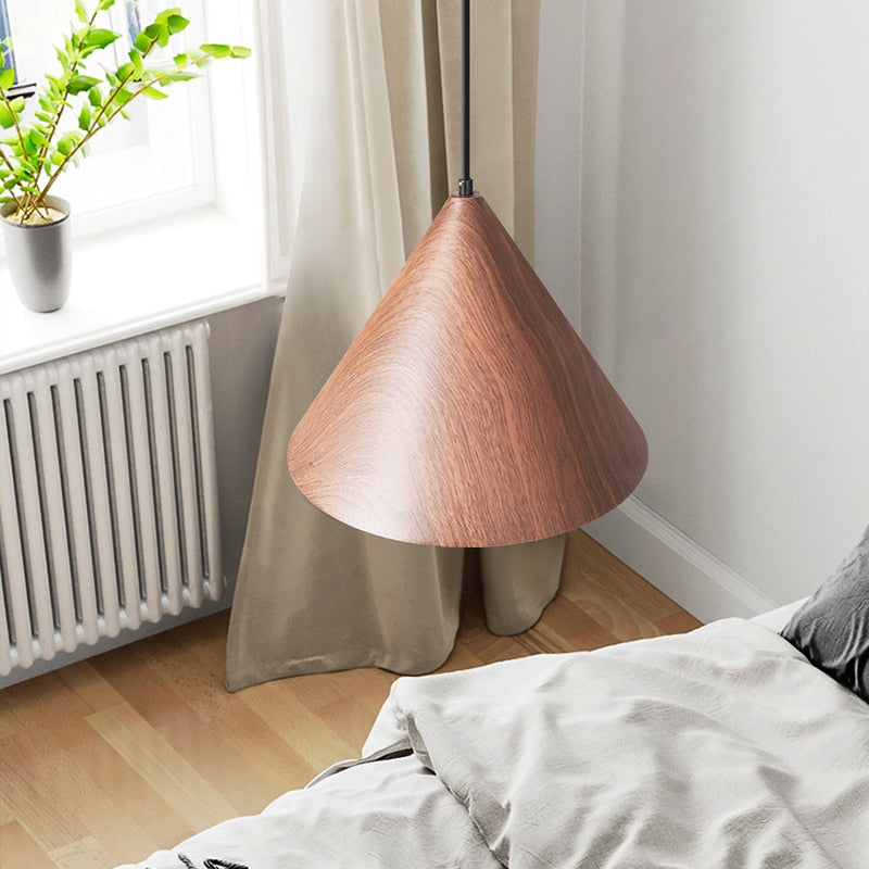 sleek-pyramid-shaped-pendant-light