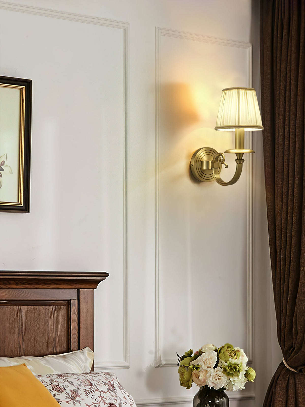 pleated-brass-wall-lamp
