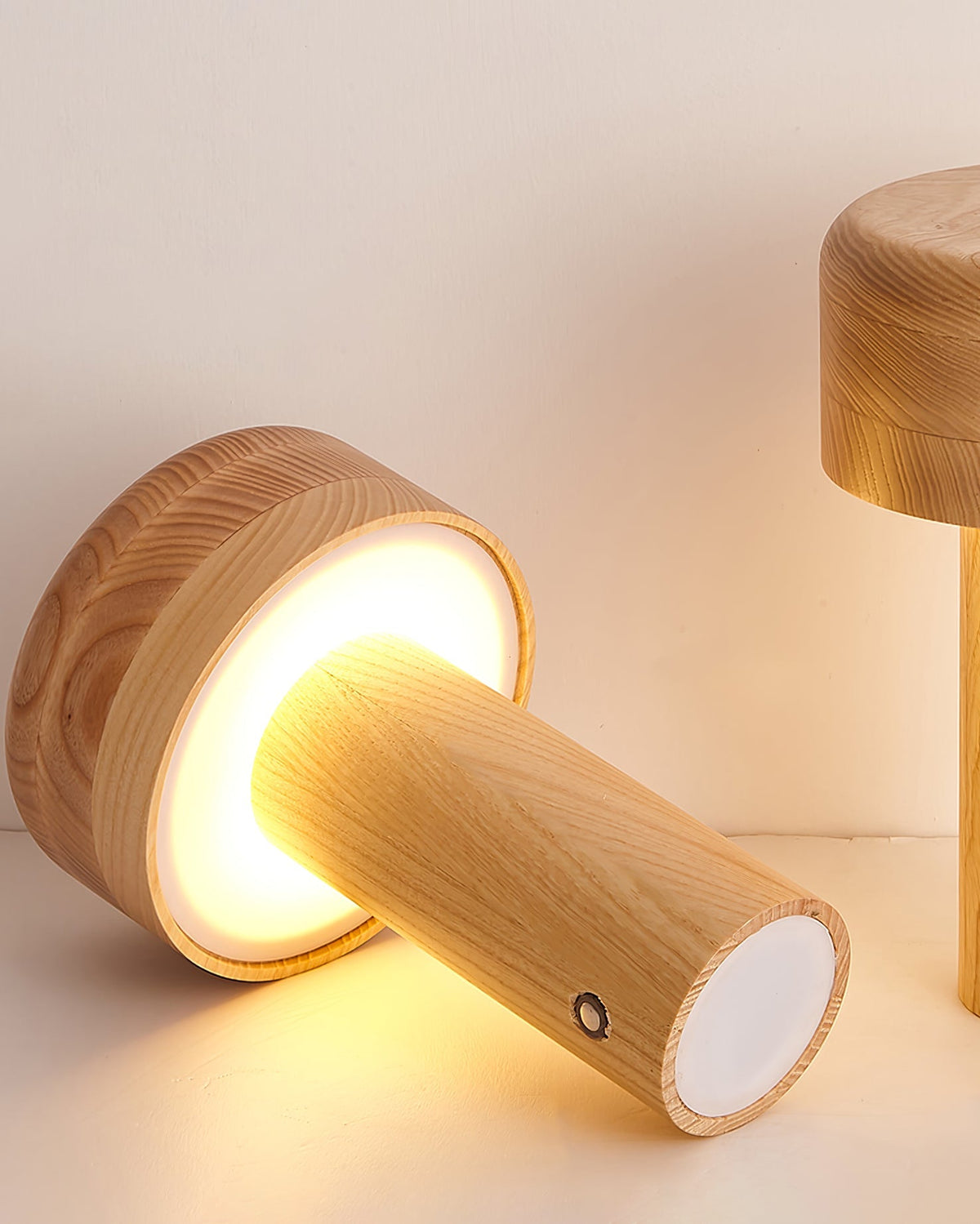 wooden-tower-table-lamp